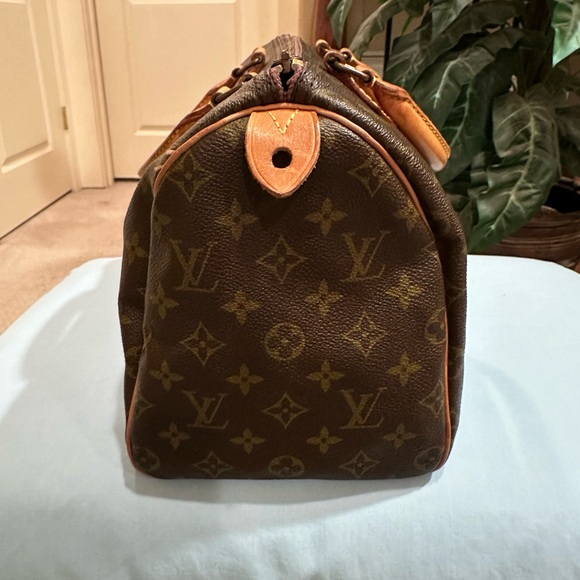 Authentic Louis Vuitton Speedy 30 - Picture 8 of 9